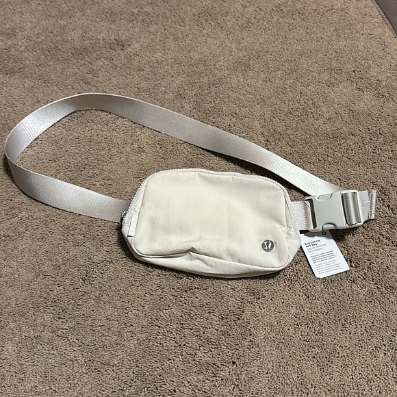 lululemon athletica Handbags - Everything Belt Bag